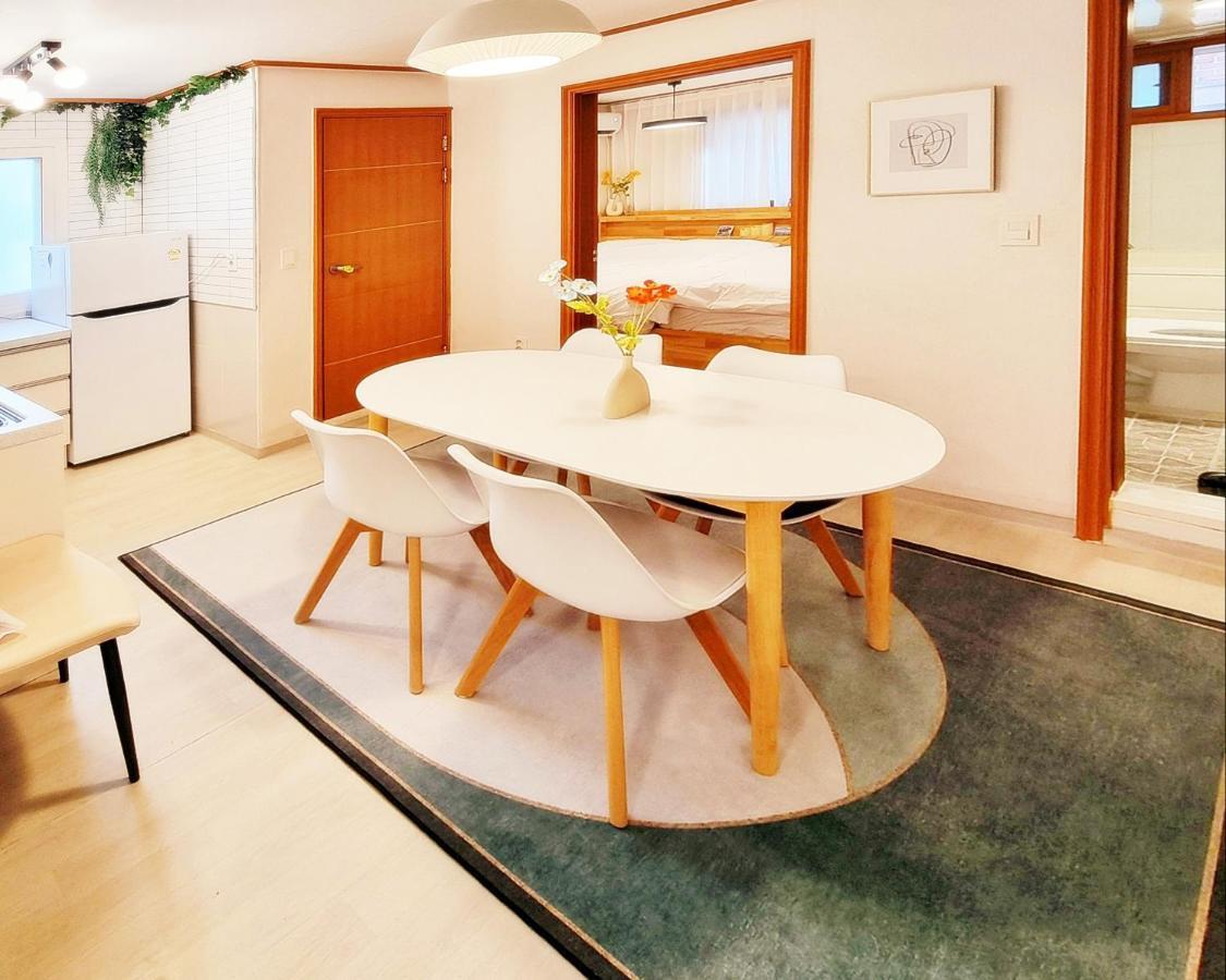 Апартаменты Hongik Hongdae Yeonnam Hoi-House Сеул Экстерьер фото